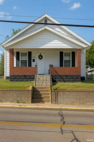 $189,900 | 210 East 15th Street, Jasper, IN 47546