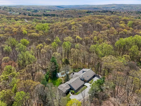 $3,995,000 | 68 Old Aspetong Road, Katonah, NY 10536