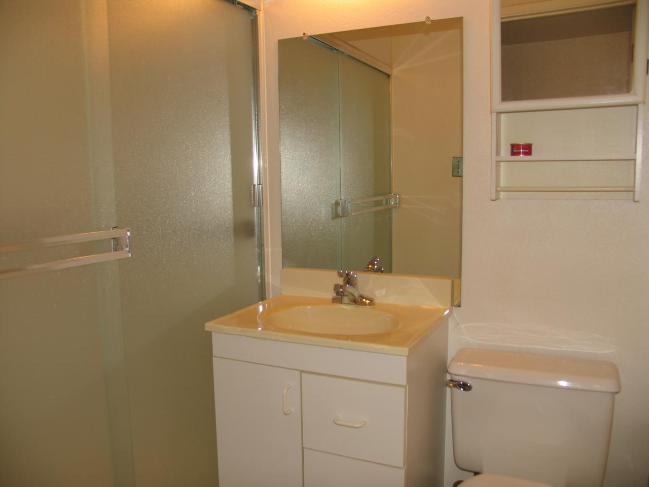 4142 West Cheery Lynn Road Phoenix, AZ 85019 - Photo 9 of 11 Hall Bath
