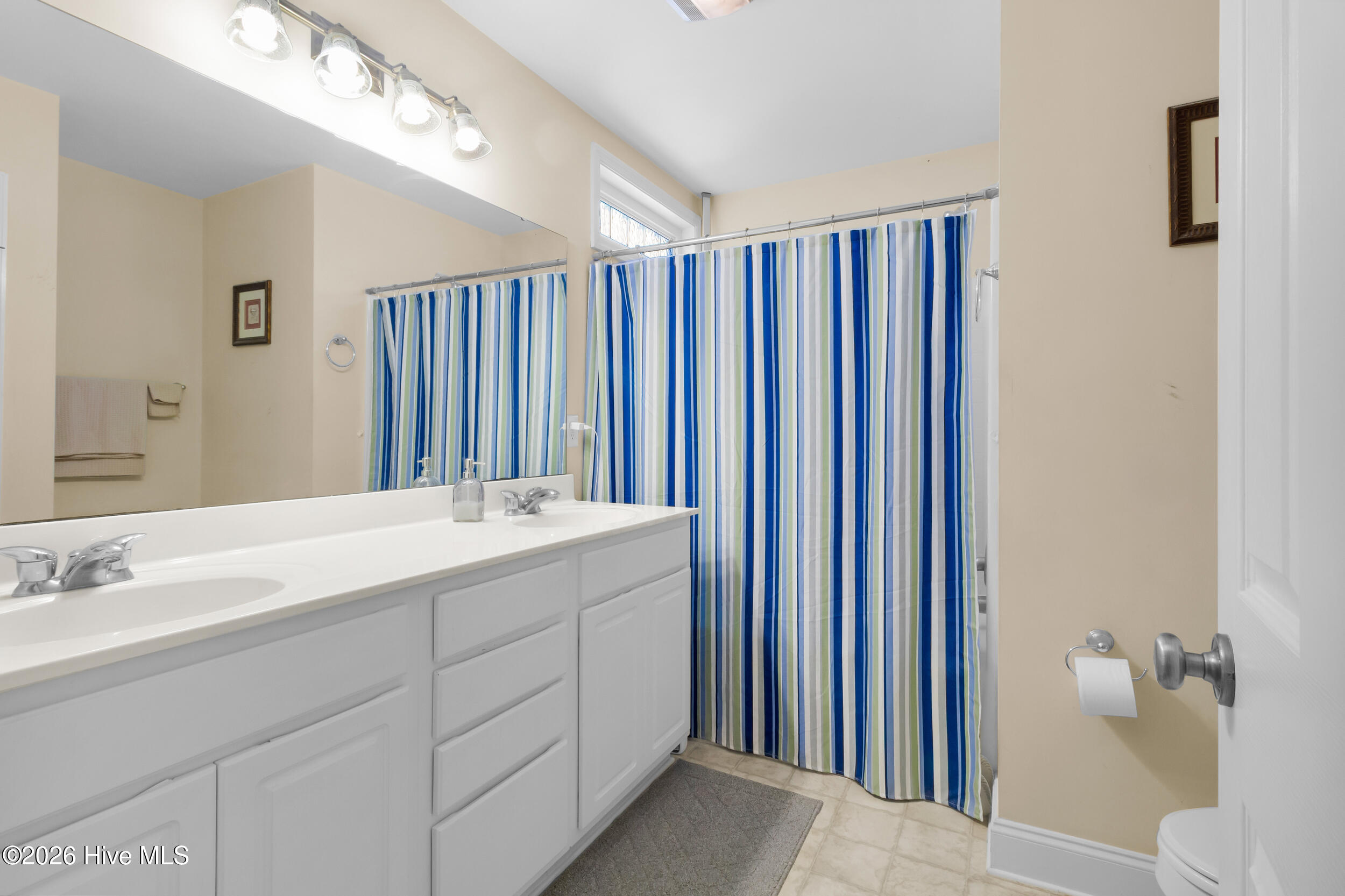 118 Inge Court New Bern, NC 28562 - Photo 15 of 34 Owners Bathroom