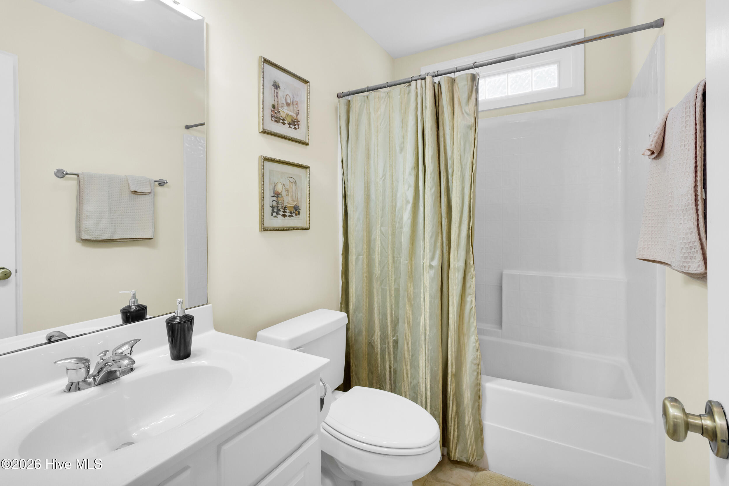 118 Inge Court New Bern, NC 28562 - Photo 18 of 34 Second Bathroom