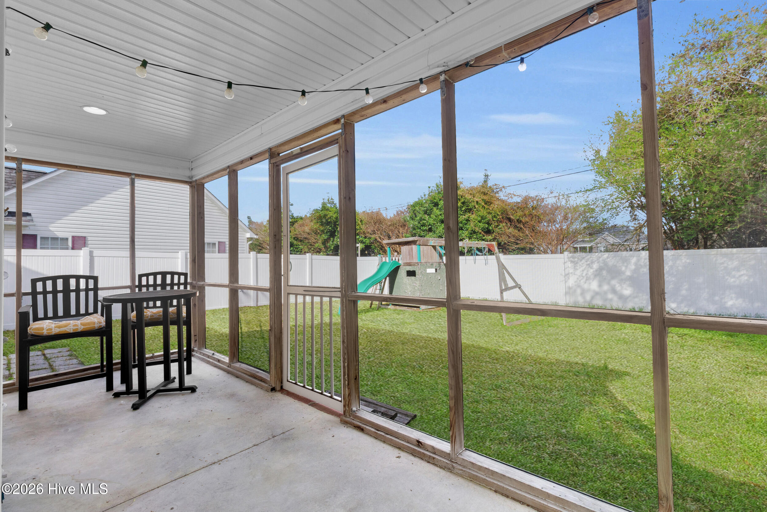 118 Inge Court New Bern, NC 28562 - Photo 21 of 34 Screened Porch