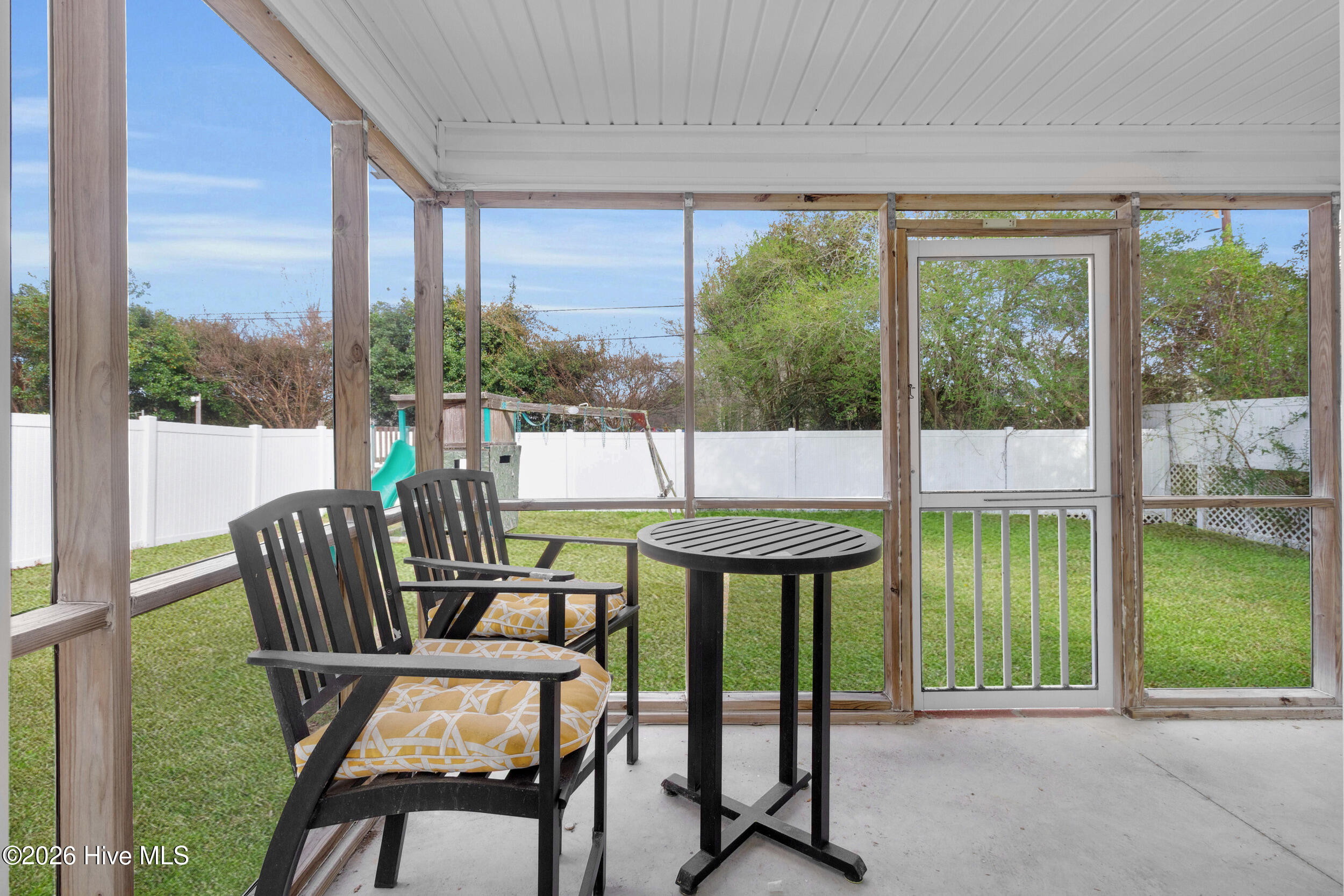 118 Inge Court New Bern, NC 28562 - Photo 22 of 34 Screened Porch