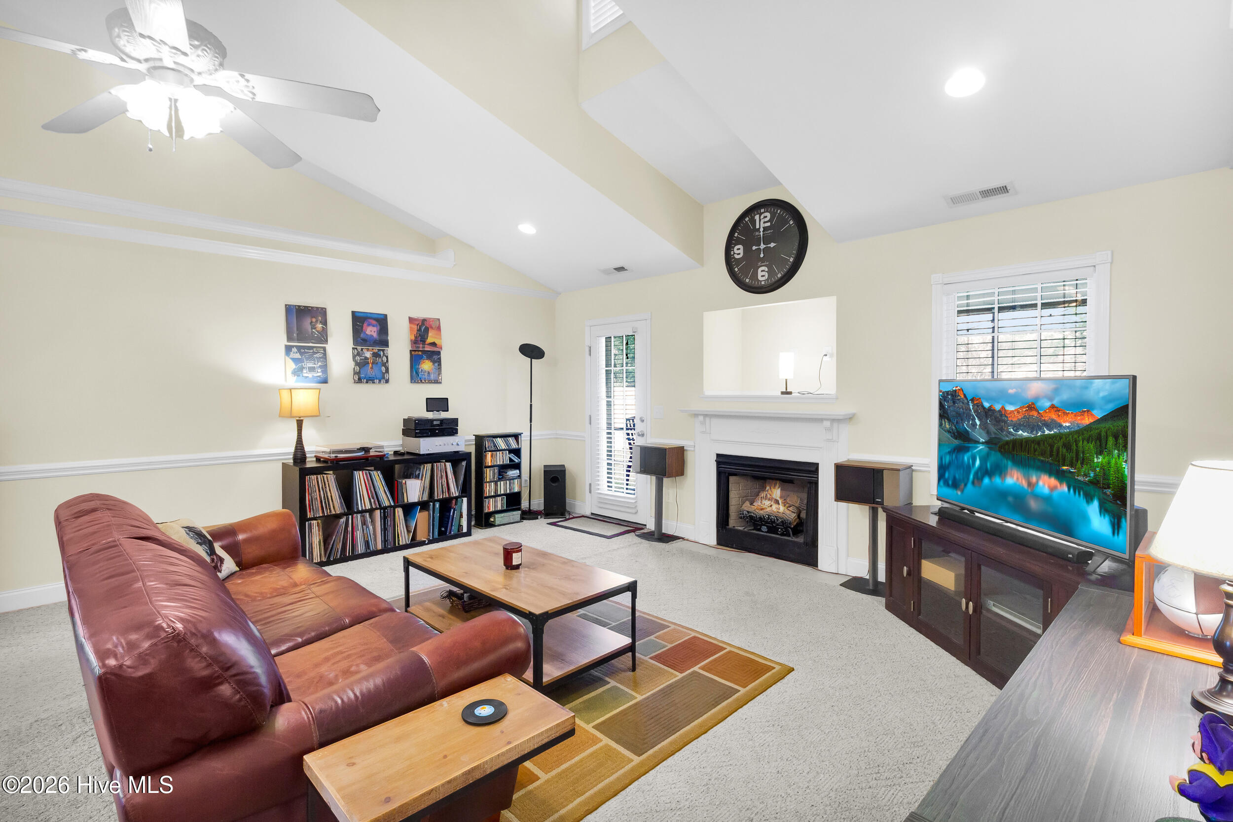 118 Inge Court New Bern, NC 28562 - Photo 2 of 34 Living Room