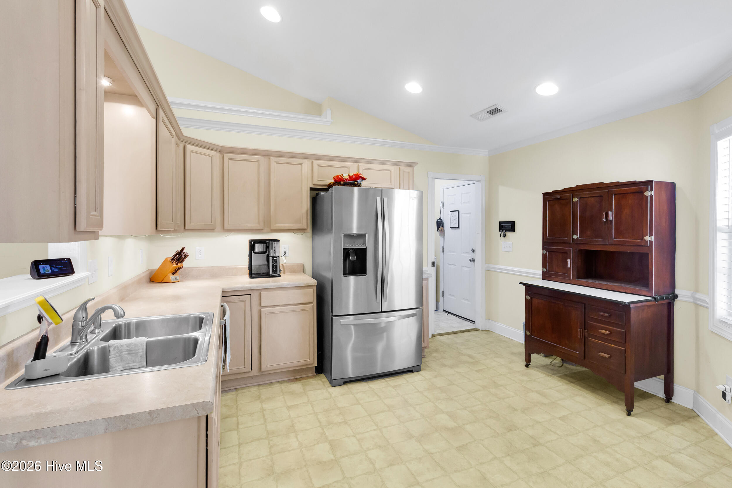 118 Inge Court New Bern, NC 28562 - Photo 3 of 34 Kitchen