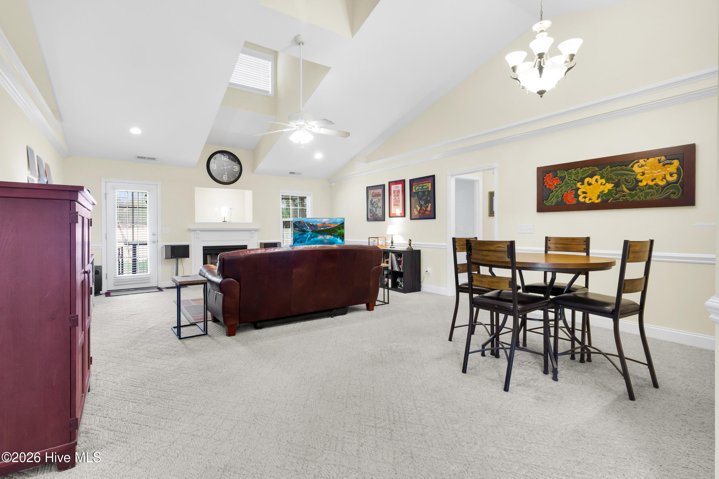 118 Inge Court New Bern, NC 28562 - Photo 8 of 34 Living Room / Dining