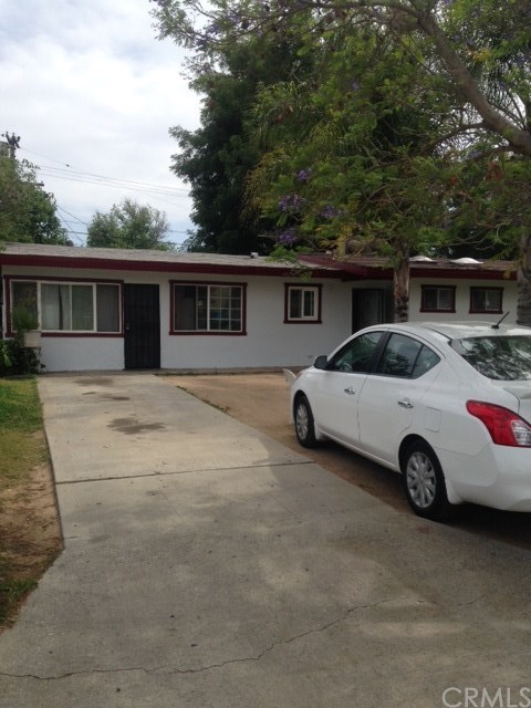 5556 Dewey Avenue Riverside, CA 92504 - Photo 1 of 1 Drive way