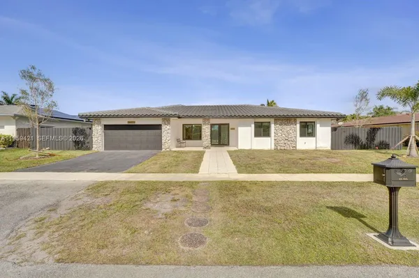 $1,200,000 | 16653 Golfview Drive, Weston, FL 33326