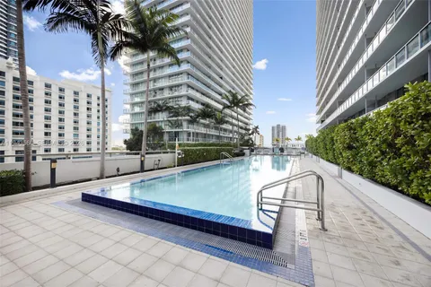 $670,000 | 79 Southwest 12th Street, Unit PH3904S, Miami, FL 33130