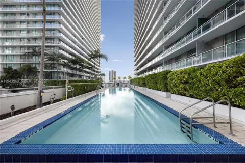 $670,000 | 79 Southwest 12th Street, Unit PH3904S, Miami, FL 33130