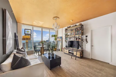 $670,000 | 79 Southwest 12th Street, Unit PH3904S, Miami, FL 33130
