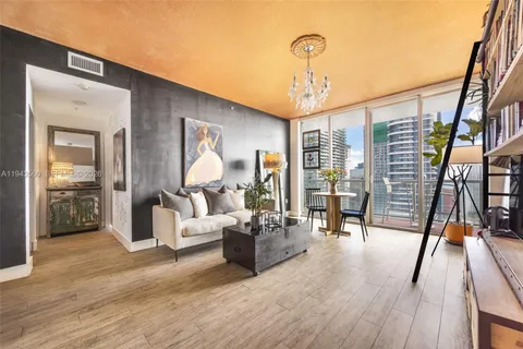 $670,000 | 79 Southwest 12th Street, Unit PH3904S, Miami, FL 33130