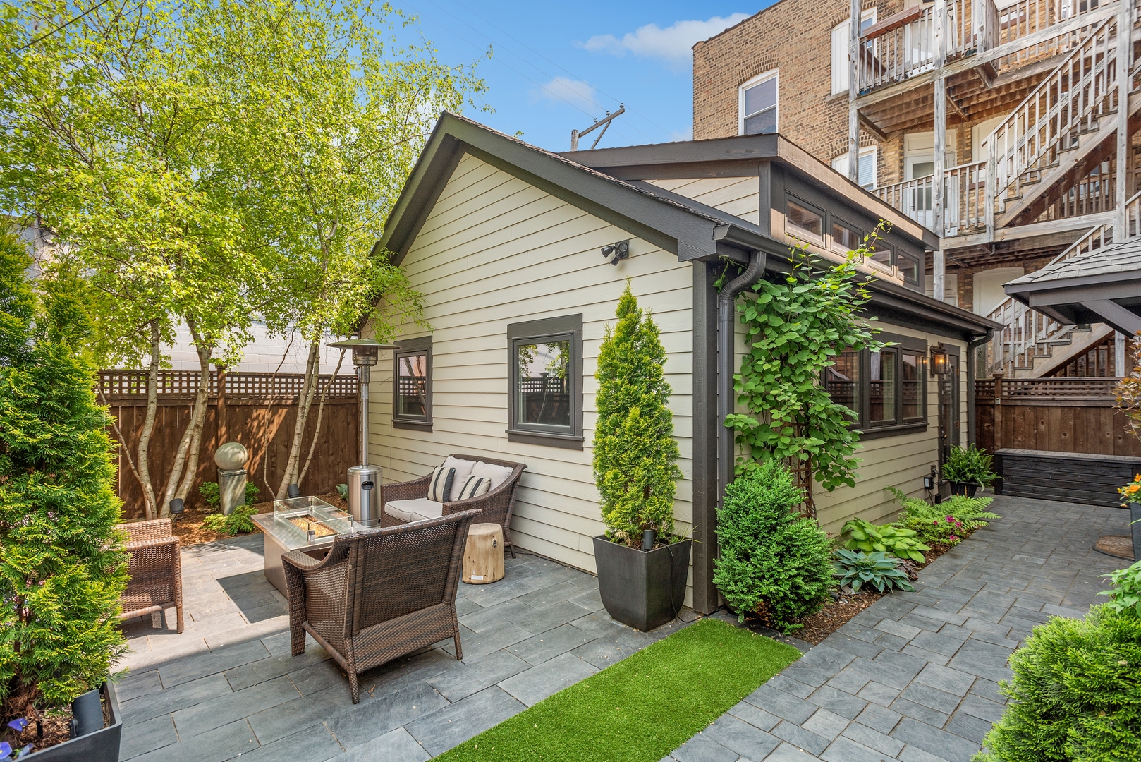 2148 West Giddings Street Chicago, IL 60625 - Photo 11 of 51 a view of a house with backyard and sitting area