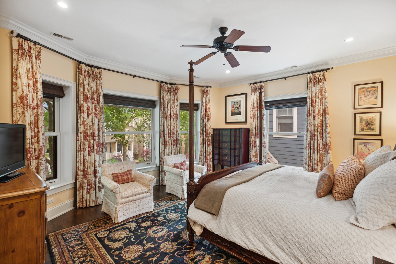 2148 West Giddings Street Chicago, IL 60625 - Photo 17 of 51 a bedroom with a bed couch and a window