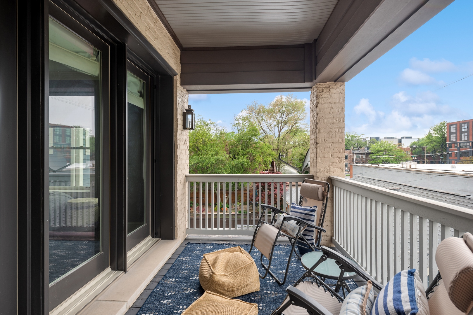 2148 West Giddings Street Chicago, IL 60625 - Photo 26 of 51 a view of a chair in the balcony