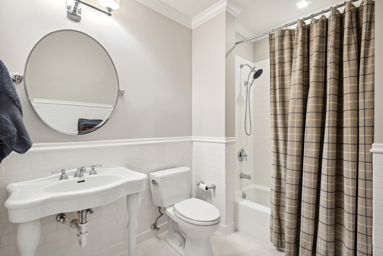 2148 West Giddings Street Chicago, IL 60625 - Photo 27 of 51 a bathroom with a sink toilet and shower