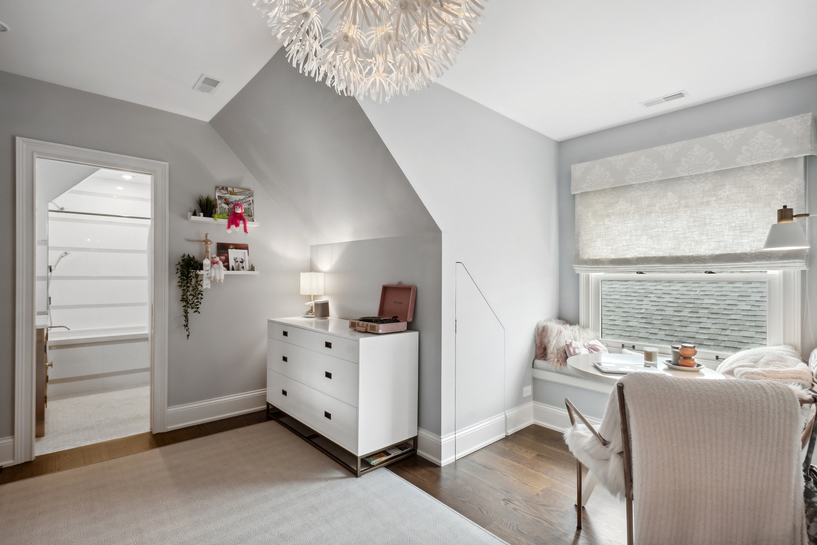 2148 West Giddings Street Chicago, IL 60625 - Photo 33 of 51 a view of a livingroom with furniture and window