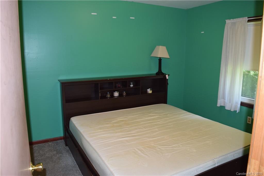 924 Antrim Road Clover, SC 29710 - Photo 16 of 23