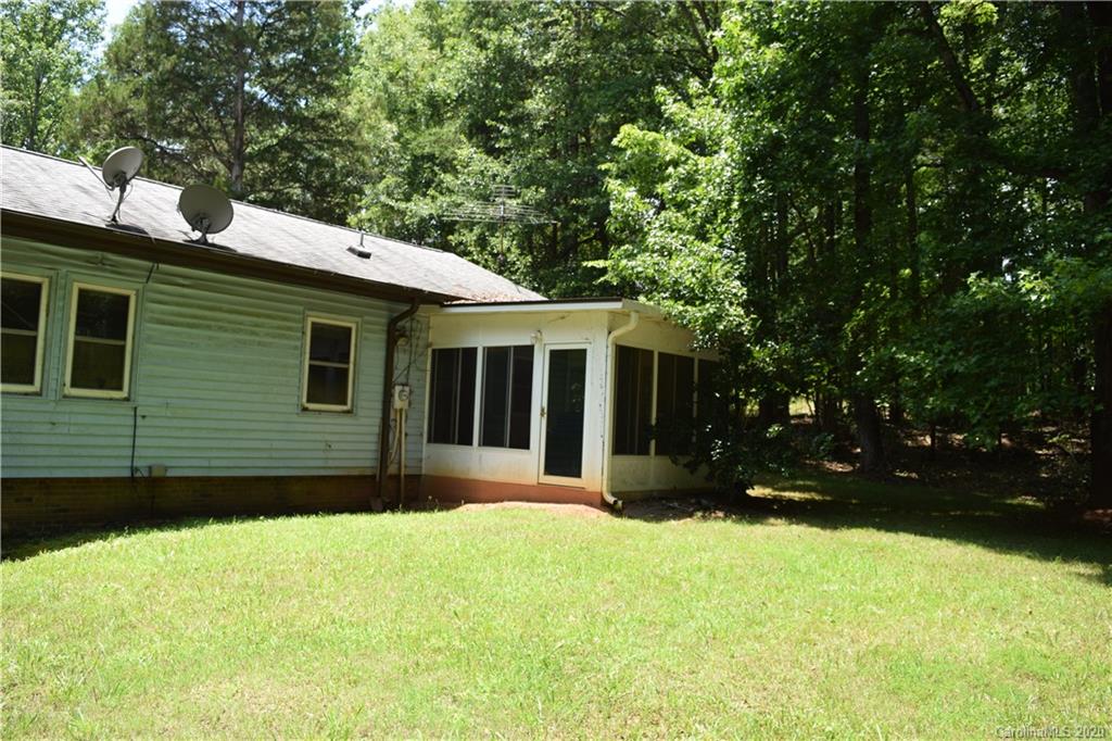 924 Antrim Road Clover, SC 29710 - Photo 4 of 23