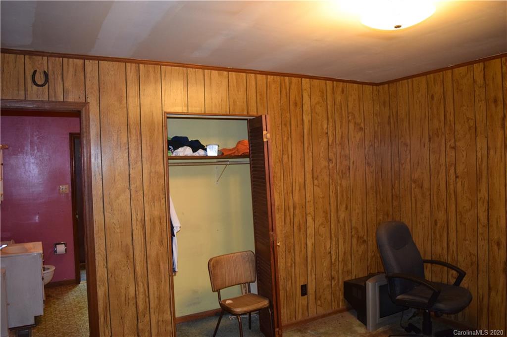 924 Antrim Road Clover, SC 29710 - Photo 8 of 23
