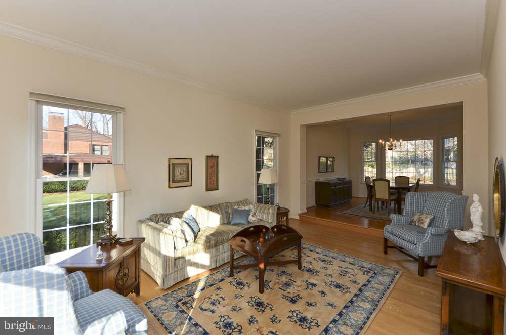 515 Beulah Road Vienna, VA 22180 - Photo 3 of 30 Living Room