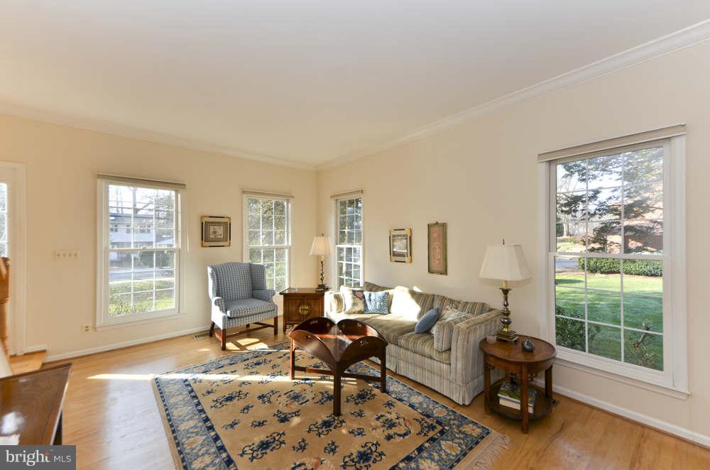 515 Beulah Road Vienna, VA 22180 - Photo 4 of 30 Living Room