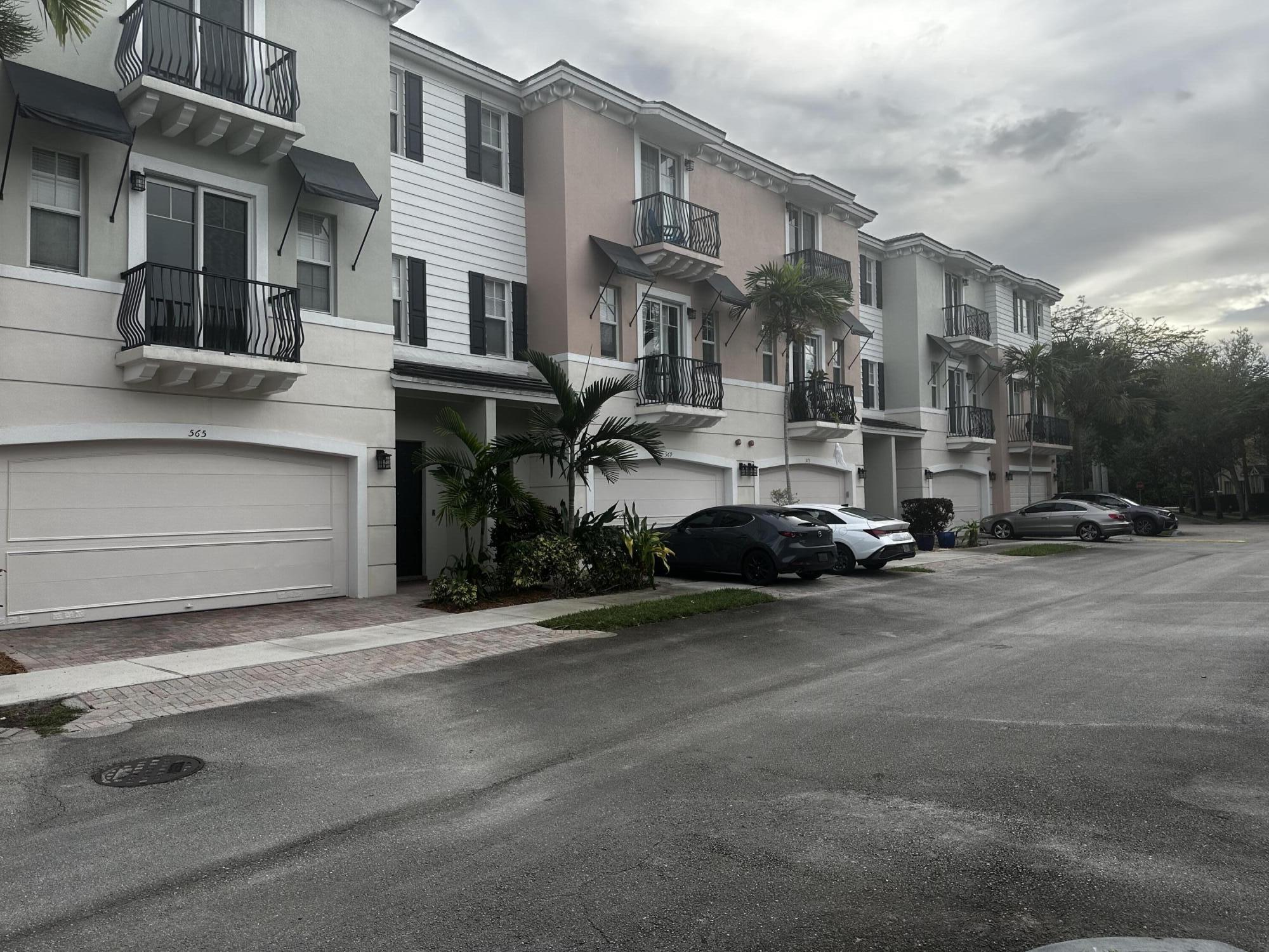565 Northwest 35th Lane Boca Raton, FL 33431 - Photo 3 of 23 IMG_1754