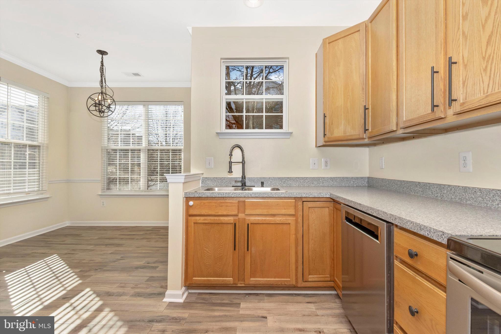 100 Quail's Nest Way Frederick, MD 21702 - Photo 16 of 40 Kitchen/Dining Room
