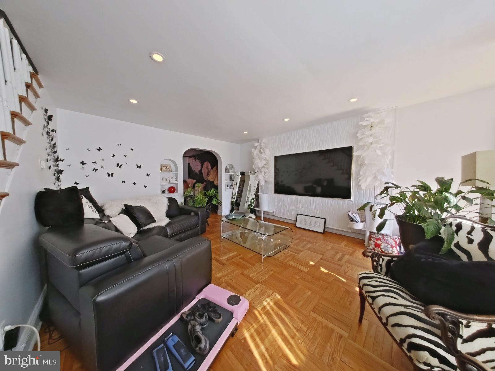 7283 Bradford Road Upper Darby, PA 19082 - Photo 3 of 28 Living Room