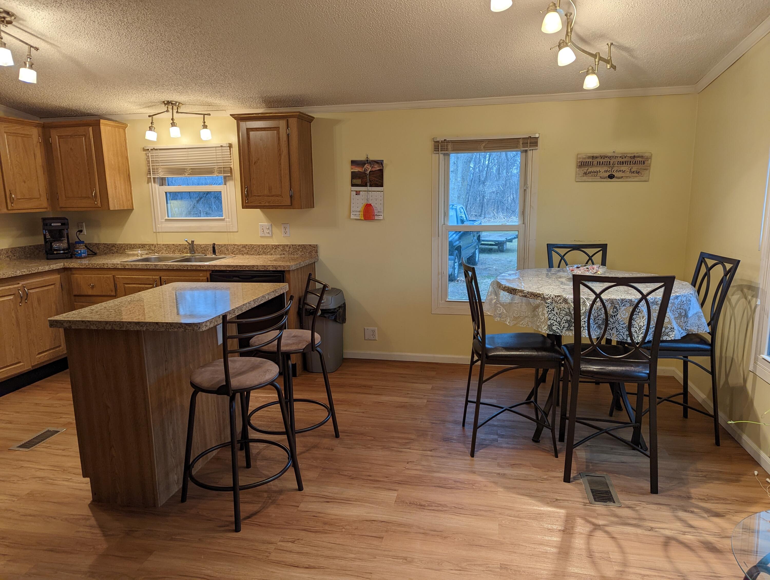2925 Heeney Road Stockbridge, MI 49285 - Photo 7 of 12 eat in area