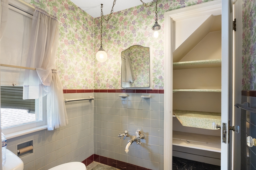 216 Springfield Street Chicopee, MA 01013 - Photo 20 of 26