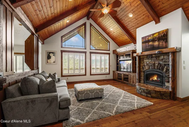 $1,200,000 | 203 Comeback Bay Lane, Sagle, ID 83860