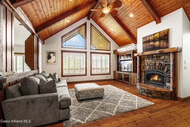 $1,200,000 | 203 Comeback Bay Lane, Sagle, ID 83860