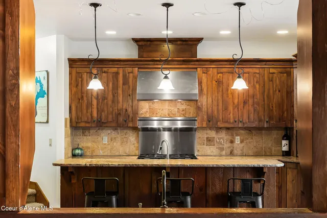 $1,200,000 | 203 Comeback Bay Lane, Sagle, ID 83860