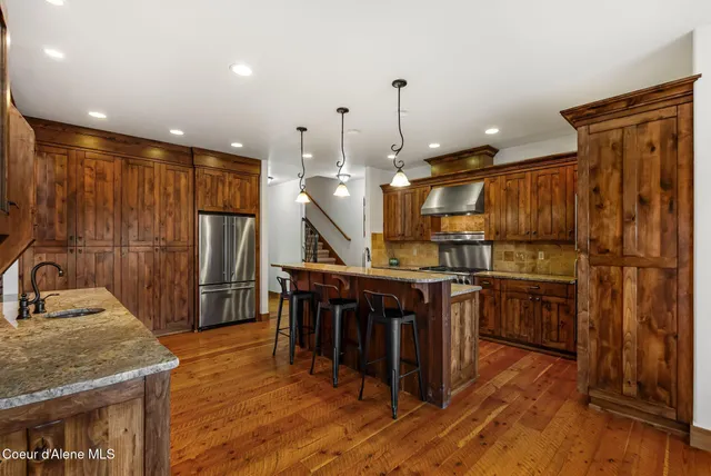 $1,200,000 | 203 Comeback Bay Lane, Sagle, ID 83860