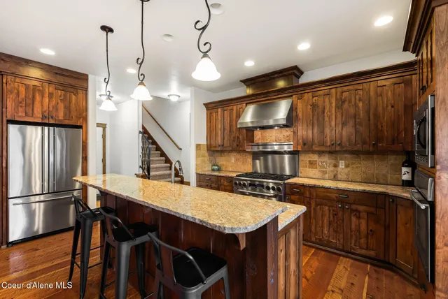 $1,200,000 | 203 Comeback Bay Lane, Sagle, ID 83860