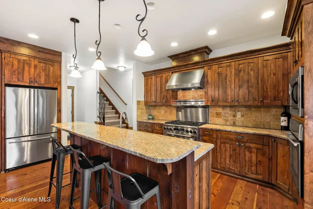 $1,200,000 | 203 Comeback Bay Lane, Sagle, ID 83860