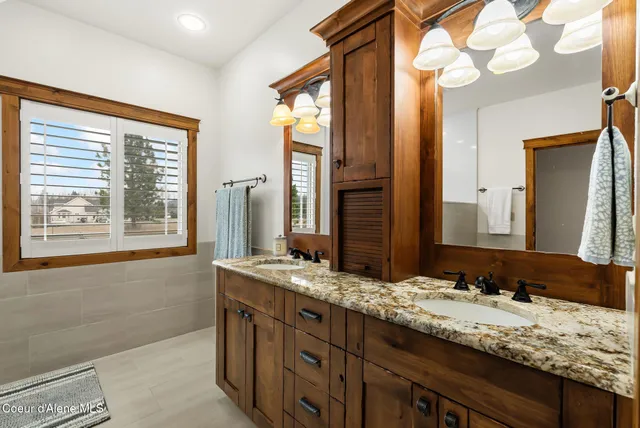 $1,200,000 | 203 Comeback Bay Lane, Sagle, ID 83860