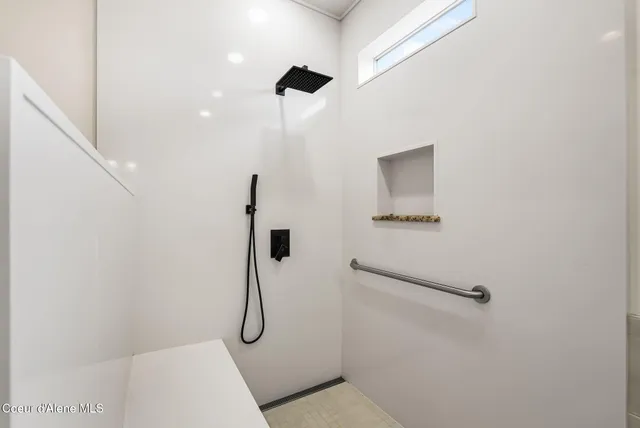 $1,200,000 | 203 Comeback Bay Lane, Sagle, ID 83860