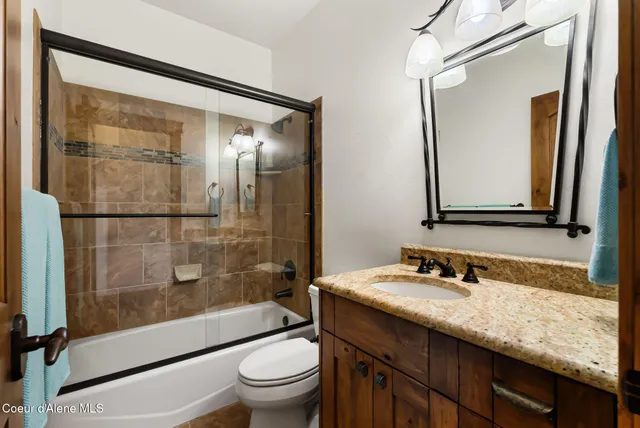 $1,200,000 | 203 Comeback Bay Lane, Sagle, ID 83860