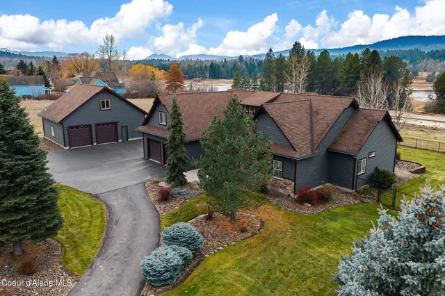 $1,200,000 | 203 Comeback Bay Lane, Sagle, ID 83860