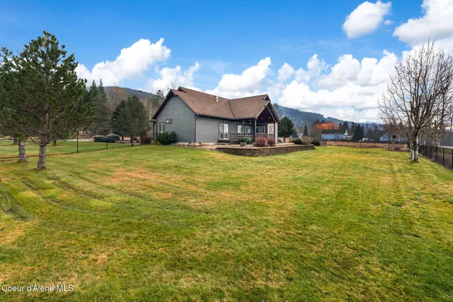 $1,200,000 | 203 Comeback Bay Lane, Sagle, ID 83860