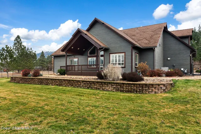 $1,200,000 | 203 Comeback Bay Lane, Sagle, ID 83860