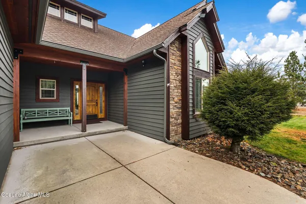 $1,175,000 | 203 Comeback Bay Lane, Sagle, ID 83860
