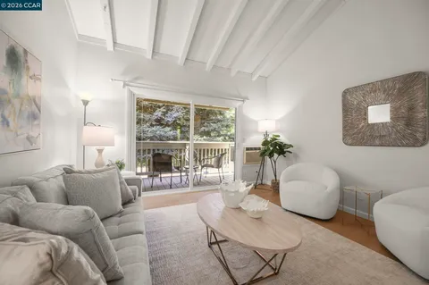 $389,999 | 2560 Walnut Boulevard, Unit 4, Walnut Creek, CA 94596
