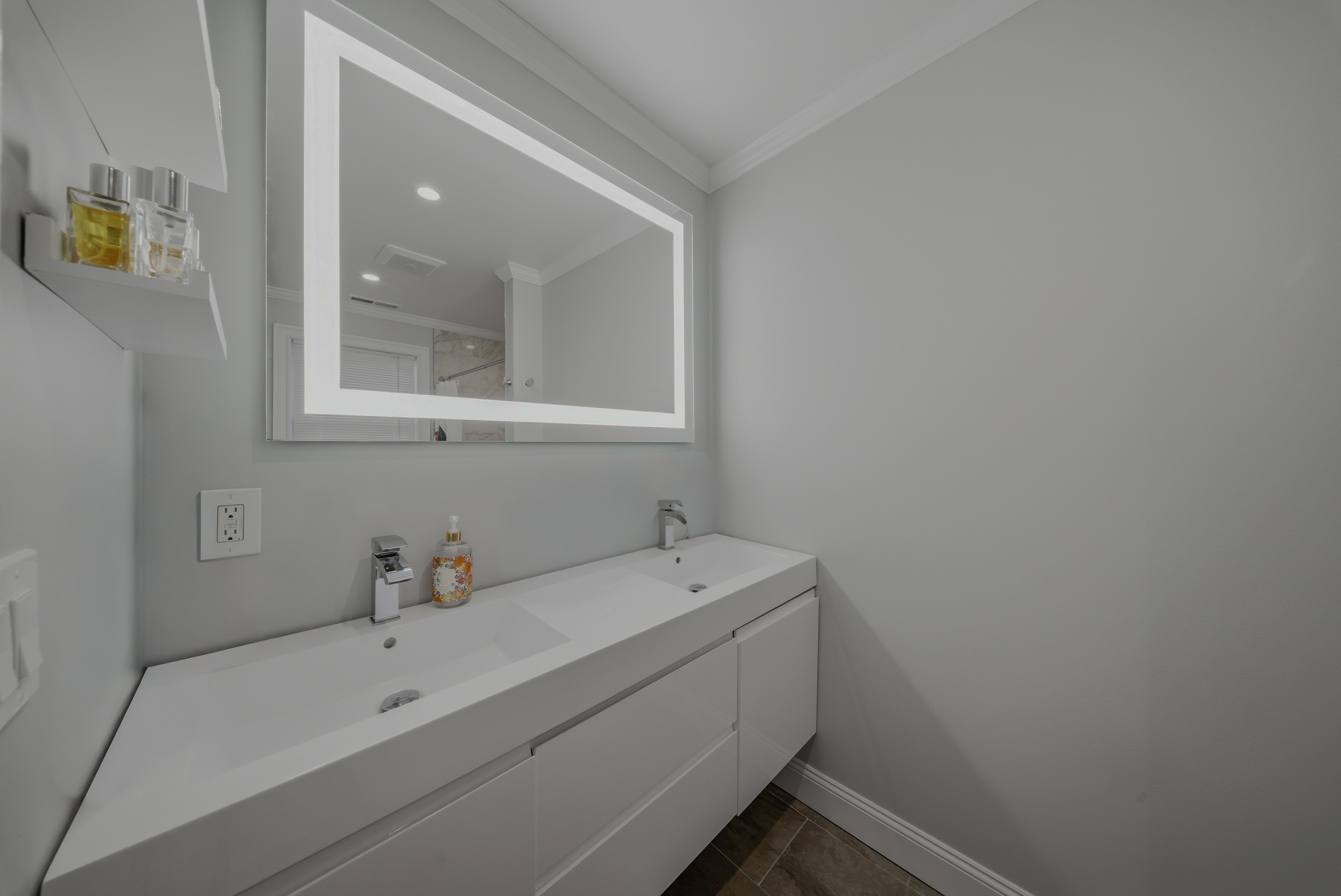 1473 Wood Avenue Bridgeport, CT 06604 - Photo 17 of 40 a bathroom with a sink and a bathtub