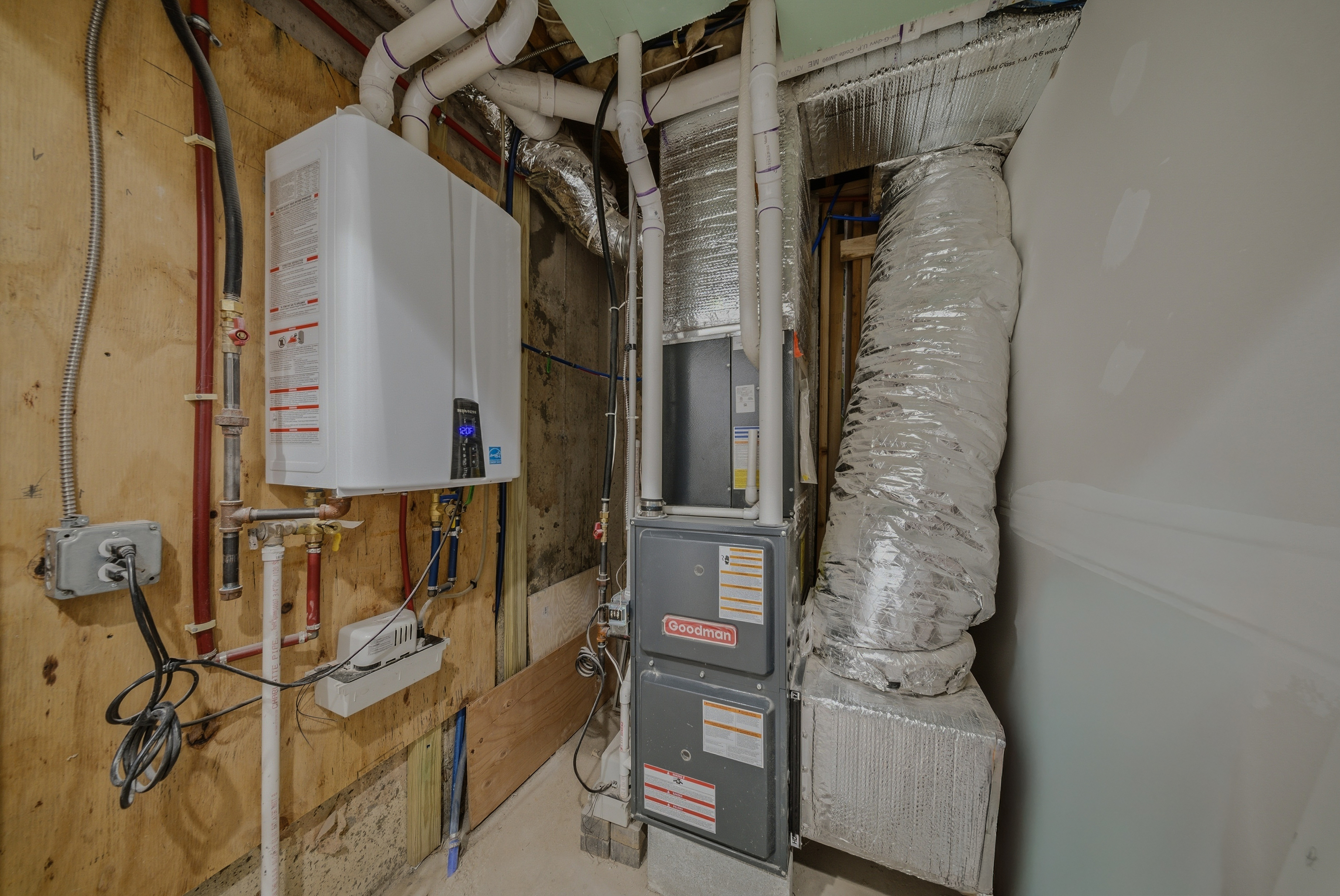 1473 Wood Avenue Bridgeport, CT 06604 - Photo 30 of 40 a close view of water heater room