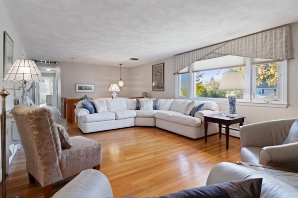 19 Pamela Road Natick, MA 01760 - Photo 4 of 33 Gallery Image 4