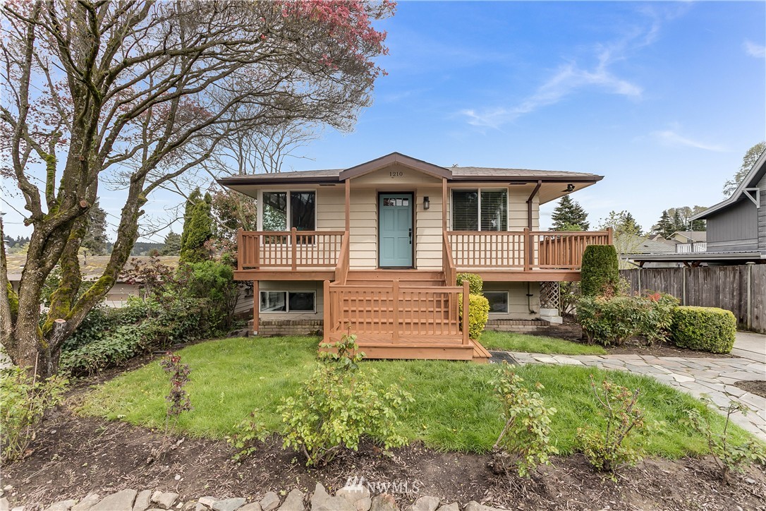 1210 North 36th Street Renton, WA 98056 - Photo 2 of 23