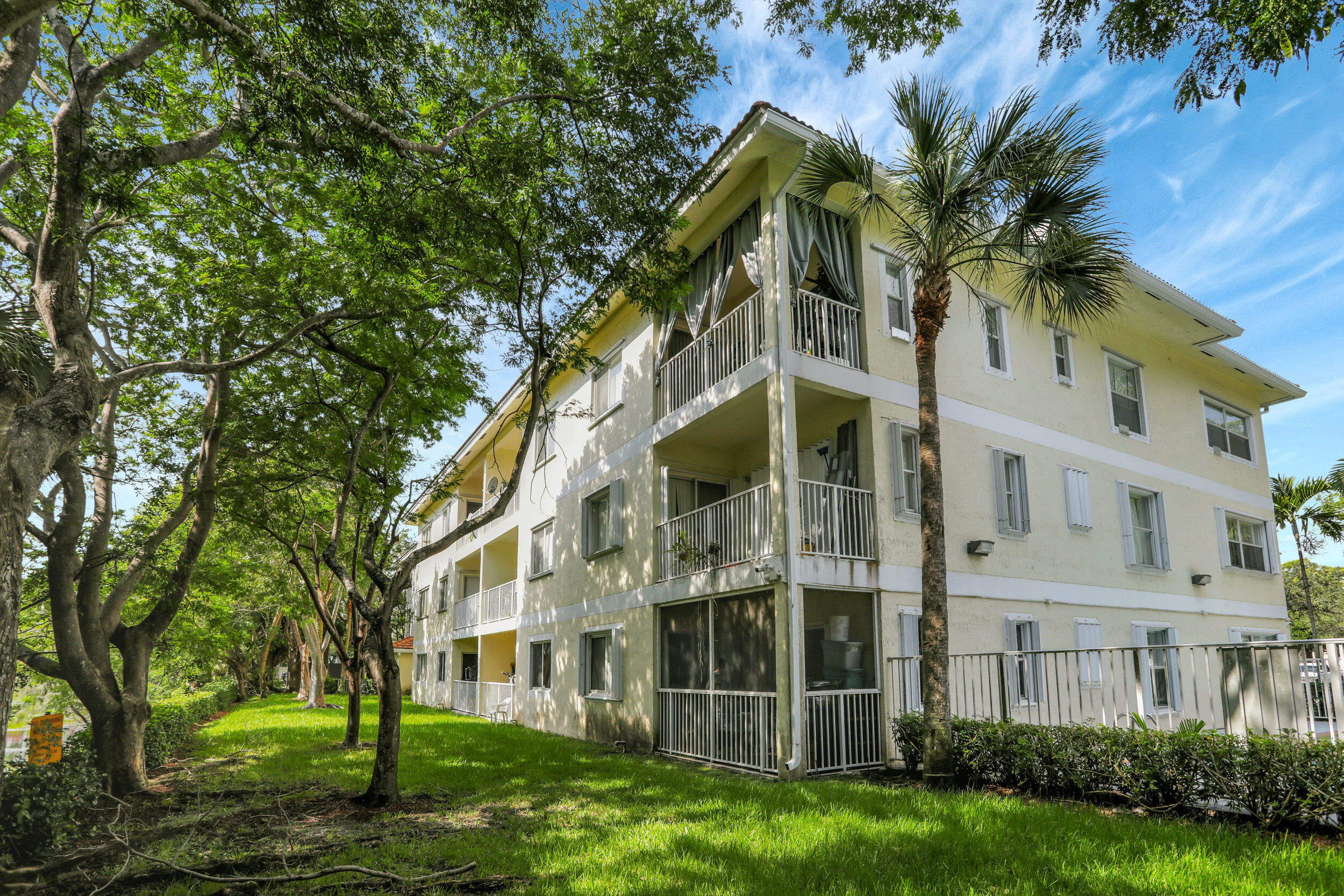 2901 Riverside Drive, Unit 301 Coral Springs, FL 33065 - Photo 21 of 23 27_001l7024